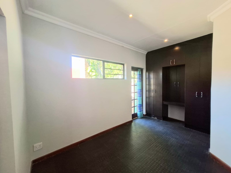 4 Bedroom Property for Sale in Nahoon Valley Park Eastern Cape